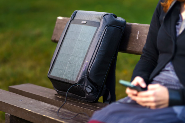 Batoh na notebook Crossio SolarBag LUMEE černý Batoh na notebook Crossio SolarBag LUMEE černý