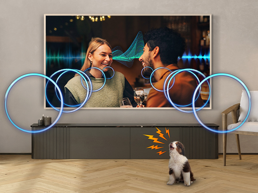 Televize Samsung The Frame QE65LS03F Televize pověšená na zdi obývacího pokoje, před televizí sedí štěkající pes, z televize vycházejí kroužky znázorňující šíření zvuku
