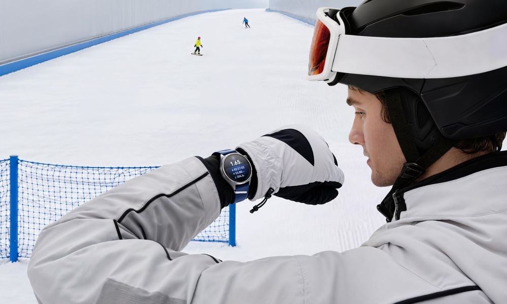 Chytré hodinky Huawei Watch GT 7 46 mm šedé Chytré hodinky Huawei Watch GT 7 při zimním sportu a sledování aktivity na sjezdovce