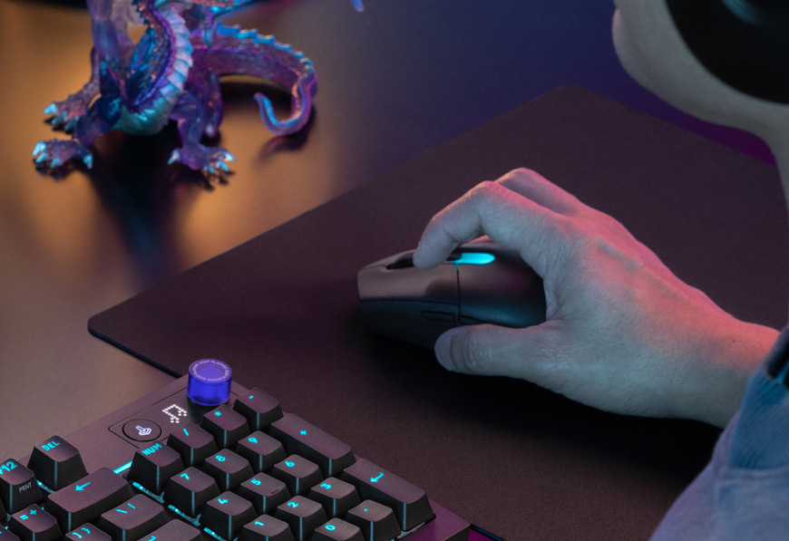 Myš Logitech G305 X SUPERLIGHT černá Ovládání myši Logitech G305 X SUPERLIGHT během hraní na počítači