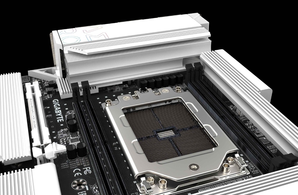 Základní deska GIGABYTE TRX50 AERO D Detail základní desky Gigabyte s velkou stříbrnou paticí procesoru obklopenou chladicími žebry a komponenty, umístěnou na černém pozadí.