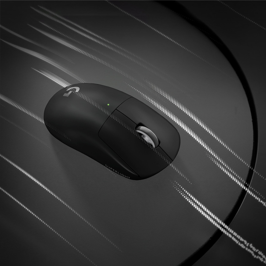 Myš Logitech G PRO X Superlight 2c SE položená na tmavém povrchu s nasvícením v podobě světelných linií