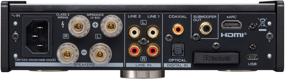  Detail zadní strany zesilovače AI-303 s konektory