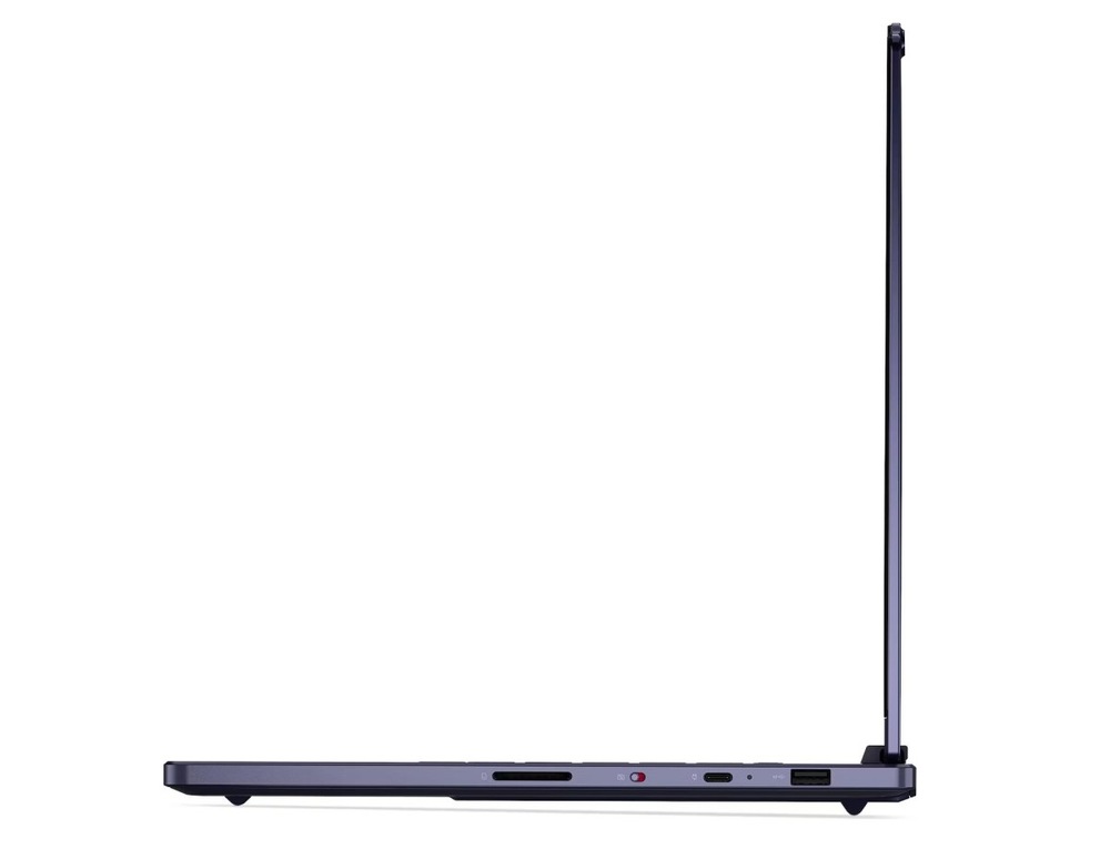 Notebook Lenovo Legion 7 15ASH11 z profilu