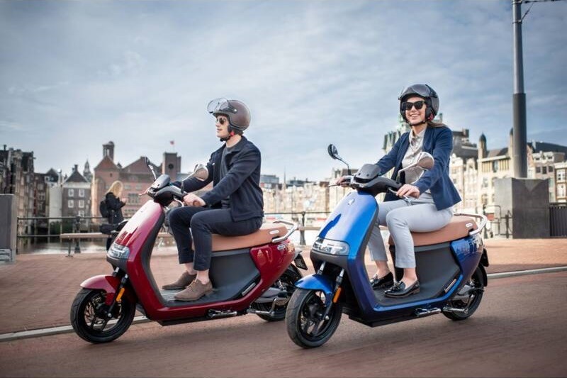 Elektroskútr Segway E125S černý