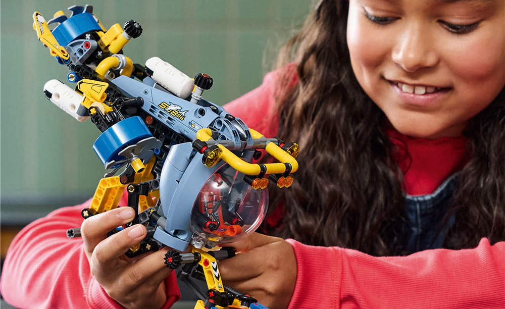 Stavebnice LEGO® Technic 42201 Hlubinná výzkumná ponorka Realistické prvky modelu LEGO Technic přibližují dětem technické principy a podporují jejich zvídavost.