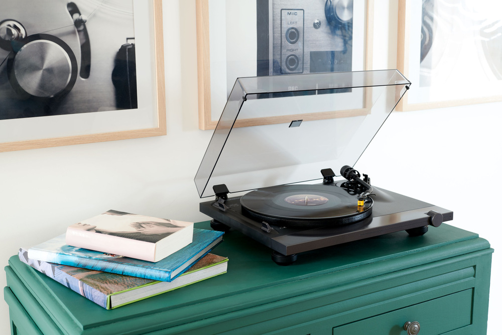 Gramofon Thomson TT700 černý Thomson TT700 má nastavitelné raménko