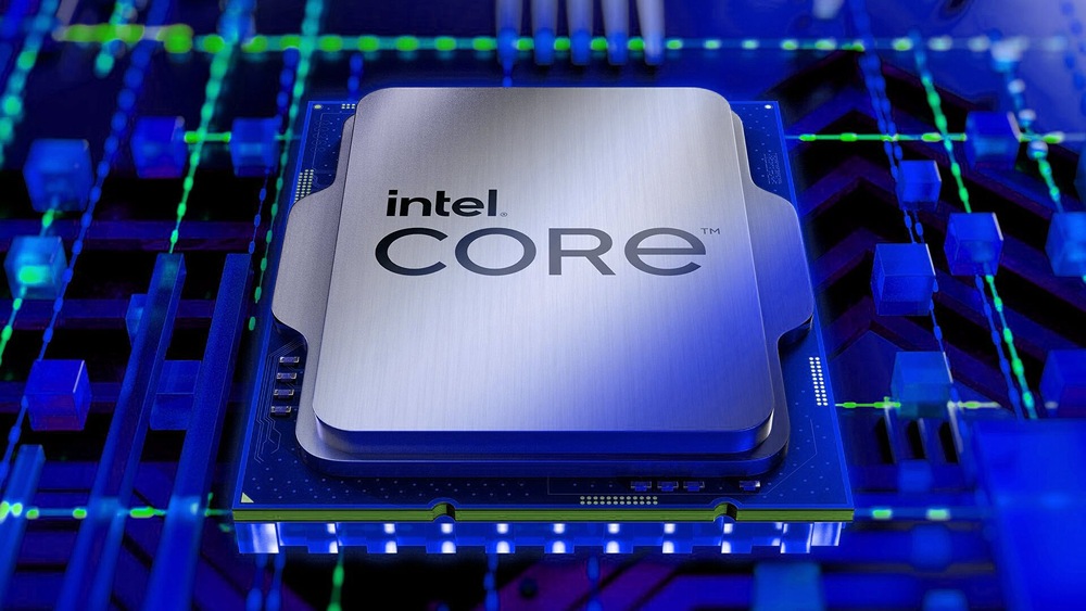 Stolní počítač Dell Pro Tower Essential QVT1260 černý Detailní záběr procesoru Intel Core na desce s modrými a zelenými obvody.