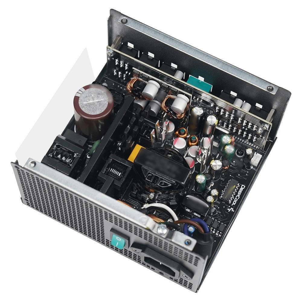 Pohled dovnitř zdroje DeepCool PN750M 750 W