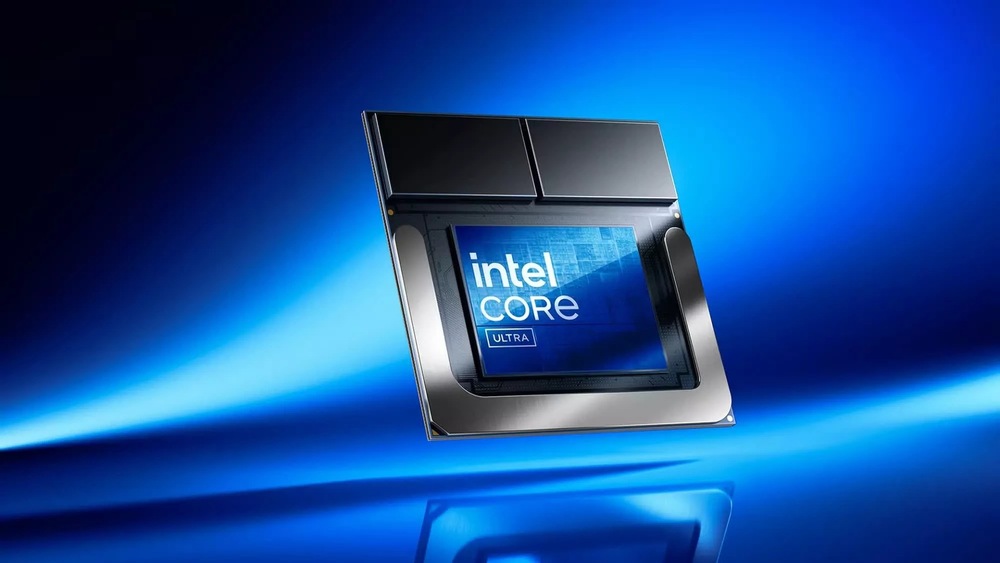  Čip s označením „Intel Core Ultra“ na elegantním kovovém povrchu na zářivě modrém pozadí.