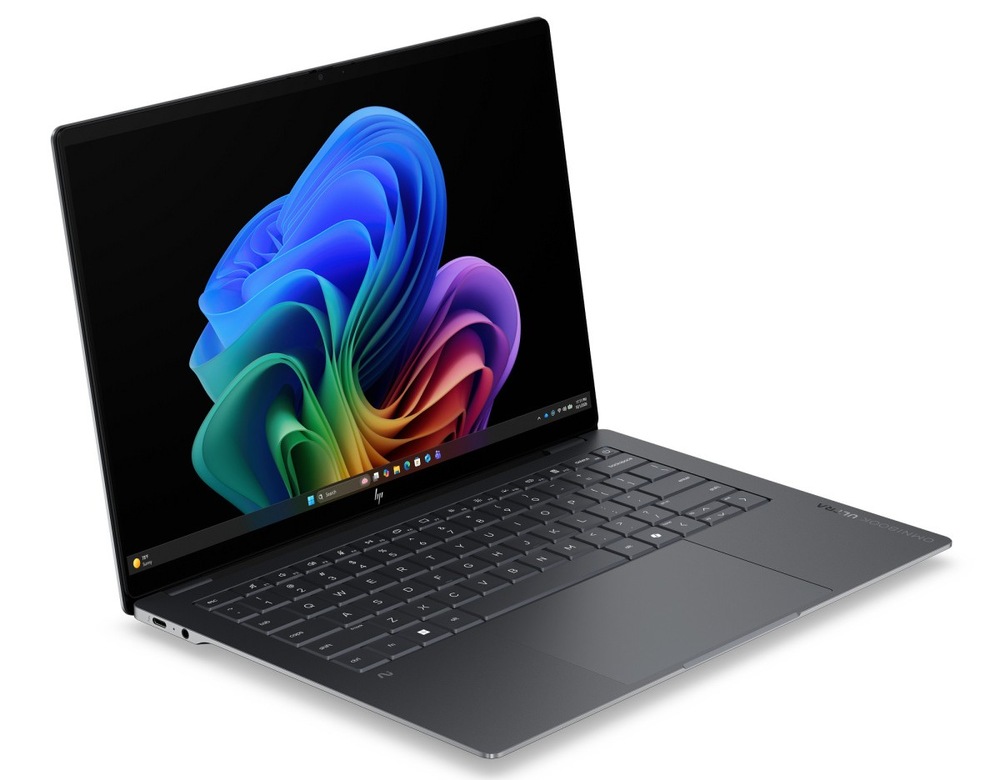 Notebook HP OmniBook Ultra AI 14-kd0073ncx + Game Pass předplatné na 2 měsíce šedý Notebook HP OmniBook Ultra AI 14-kd0071ncxzapnutý a otočený doprava