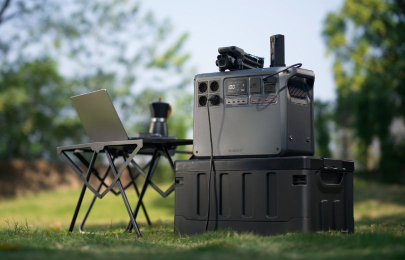 Nabíjecí stanice DJI Power 2000 (2048 Wh) šedá Nabíjecí stanice DJI Power 2000 (2048 Wh) - šedá