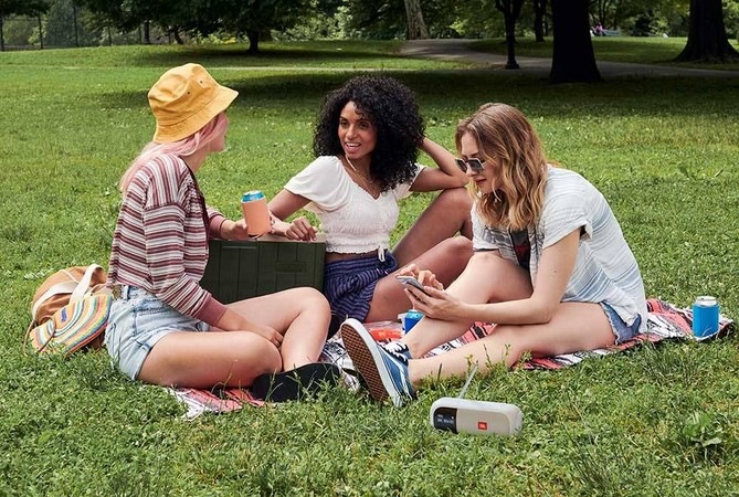 Přenosný reproduktor JBL TUNER 2 bílý Přenosný reproduktor JBL TUNER 2 bílý