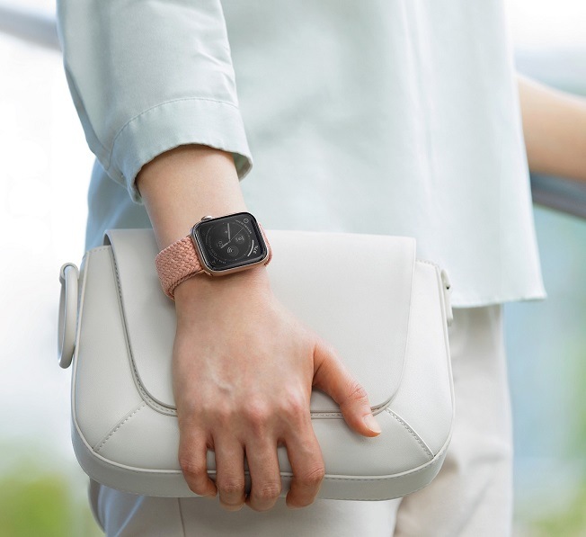 Řemínek Uniq Aspen na Apple Watch 42/44/45mm růžový Řemínek Uniq Aspen na Apple Watch 42/44/45mm růžový
