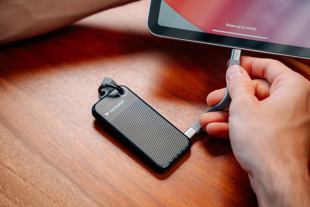 SSD externí Verbatim Pocket 2TB černý/červený