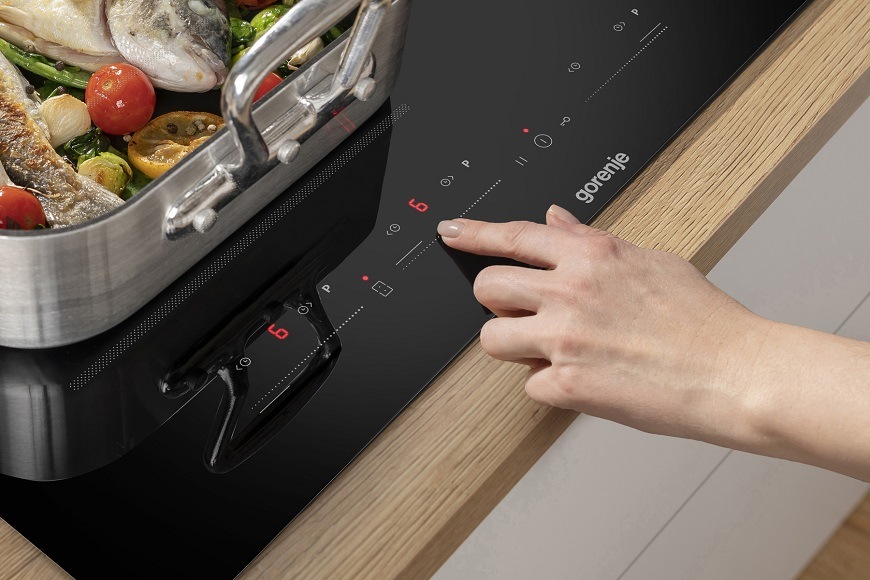 Indukční varná deska Gorenje GI6432BSCE, černá, dětský zámek