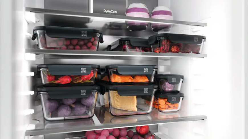 Dóza na potraviny Miele Gourmet Box (velikost M) Vyskládaných několik Miele Gourmet Boxů v lednici