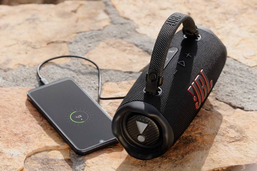 Přenosný reproduktor JBL Charge 6 bílý JBL Charge 6 lze využít i jako powerbanku