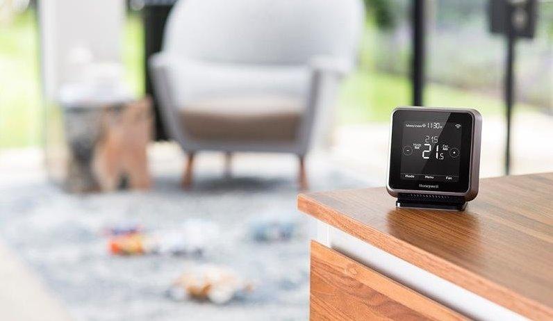 Termostat Honeywell Lyric T6R Smart, bezdrátový