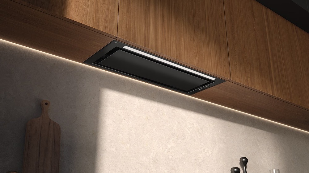 Odsavač par Samsung NK72FG455CS/UR - obrázek odsavae umístěného v kuchyňské lince