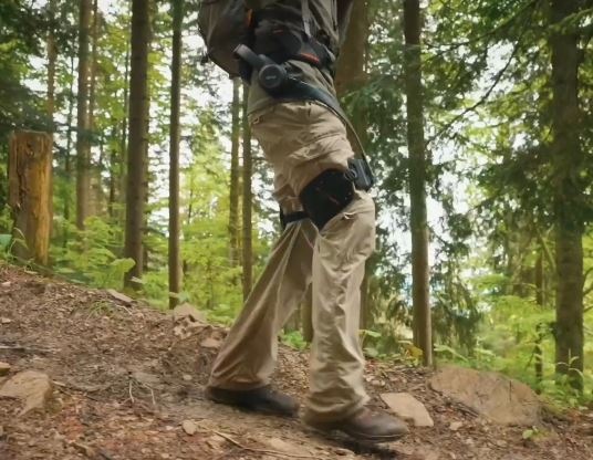 Exoskeleton Hypershell Ultra S velmi pomáhá a usnadňuje i chůzi dolů a šetří přitom klouby.
