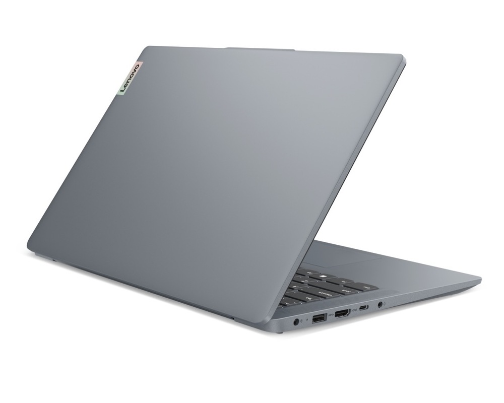V notebooku od Lenovo se ukrývá 4jádrový procesor AMD Ryzen 5 s 8GB operační pamětí.