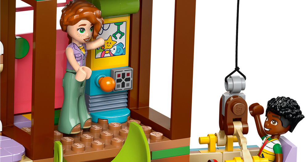 Stavebnice LEGO® Friends 42652 Dům přátelství na stromě Z 701 kostek LEGO vznikne výrazný dům na stromě s prostorem pro hraní i vystavení, který doplňuje aplikace LEGO Builder a inspirace ze seriálu LEGO Friends: Nová kapitola.