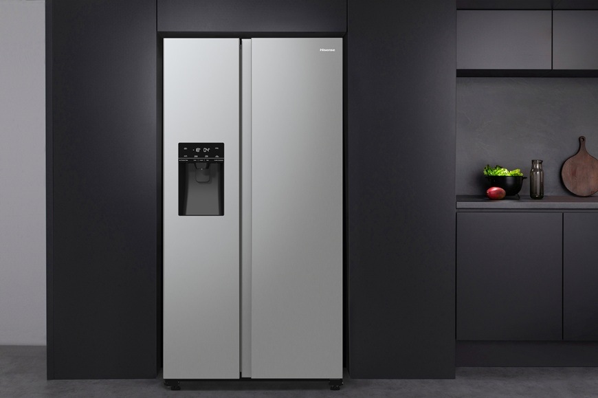 Americká lednice Hisense RS5P535NTCD nerez Americká chladnička Hisense RS5P535NTCD je umístěná v moderní kuchyni