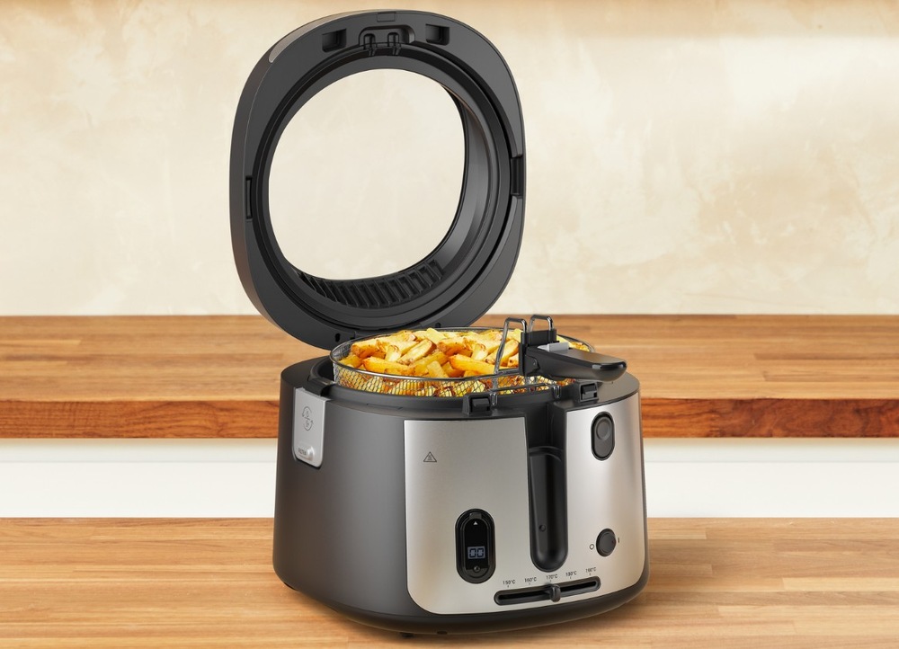 Fritéza Tefal Filtra Vision+ FF2588E0 černá/stříbrná Otevřená Fritéza Tefal Filtra Vision+ FF2588E0 s čerstvě usmaženými hranolkami