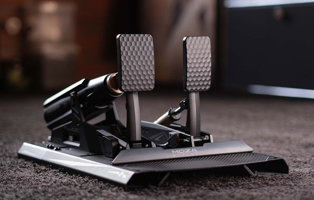 Pedály Moza Racing CRP2 + mBooster Pedal Set (PC) hliník Pedály Moza Racing CRP2 + mBooster Pedal Set se opírá i o promyšlenou ergonomii