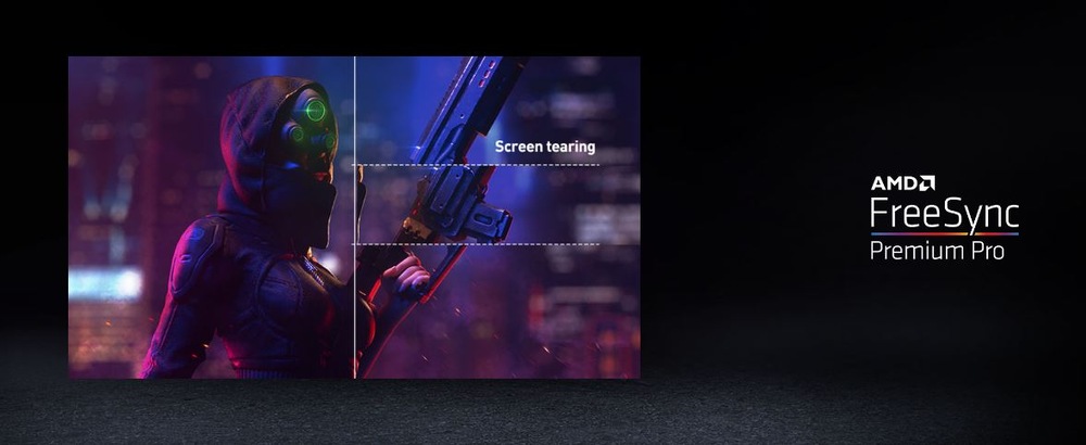  Futuristická postava s kapucí a svítícími brýlemi drží velkou zbraň. Obrázek je rozdělený a ukazuje „trhání obrazovky“. Text: „AMD FreeSync Premium Pro“ vpravo.