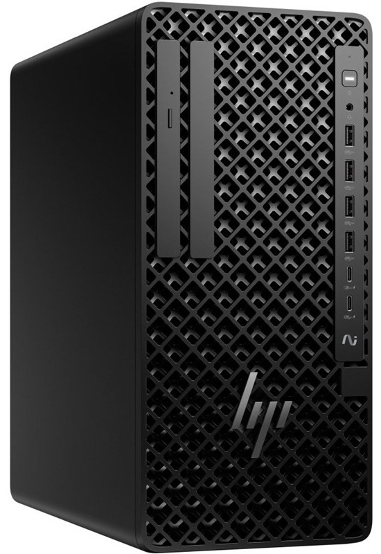 Na obrázku je černý stolní počítač HP Z1 Tower G1i zachycený šikmo zepředu. Skříň má jednoduchý hranatý tvar se zaoblenými rohy a na čelní straně výraznou perforovanou mřížku s kosočtvercovým vzorem. Vlevo nahoře je úzká optická mechanika, vpravo svislý panel s tlačítkem zapnutí, audio konektorem, několika USB porty a USB-C. Uprostřed čela je lesklé logo HP.
