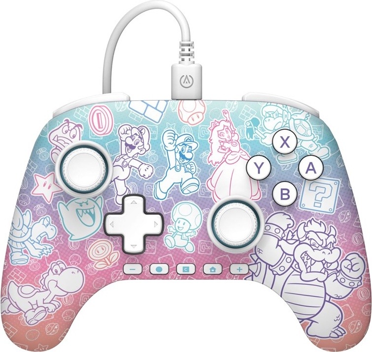 Na obrázku je bílý drátový gamepad PowerA Advantage pro Nintendo Switch 2 v designu Super Mario s designem Super Mario. Ovladač má dva analogové joysticky, směrový kříž, tlačítka A, B, X a Y a několik menších funkčních tlačítek ve spodní části. Uprostřed je logo Nintendo Switch 2 a z horní části vede připojovací kabel. Gamepad má zaoblený ergonomický tvar pro pohodlné držení při hraní.