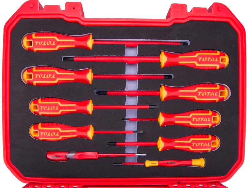Sada nářadí Total tools THKITH1601 (16 ks) Izolované ploché a křížové šroubováky v pěnové výplni sady Total Tools THKITH1601