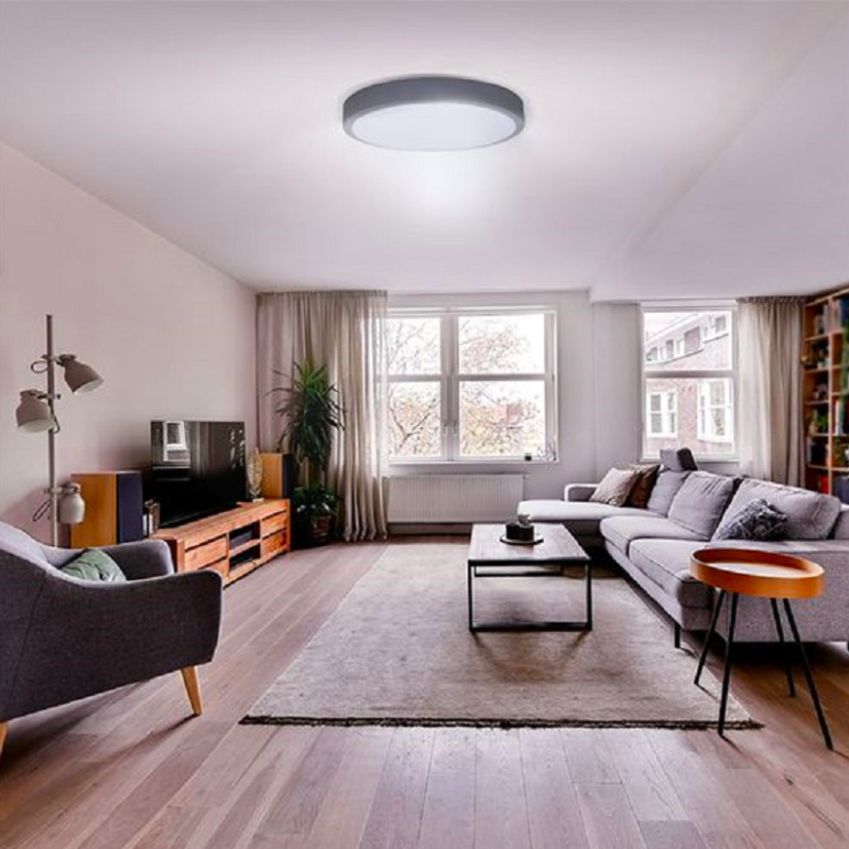 Solight WO8001 jako hlavní stropní osvětlení v moderním obývacím pokoji
