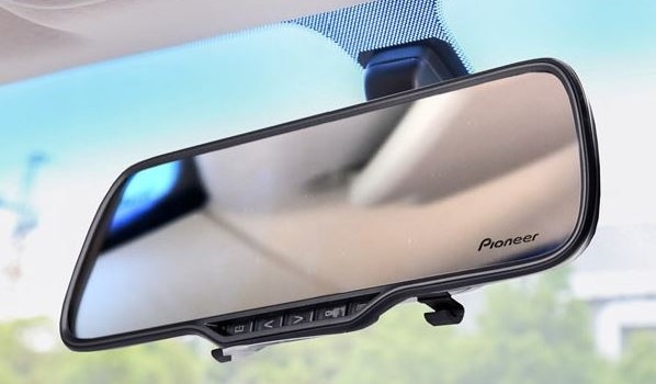 Autokamera Pioneer VREC-200CH stříbrná Autokamera Pioneer VREC-200CH stříbrná