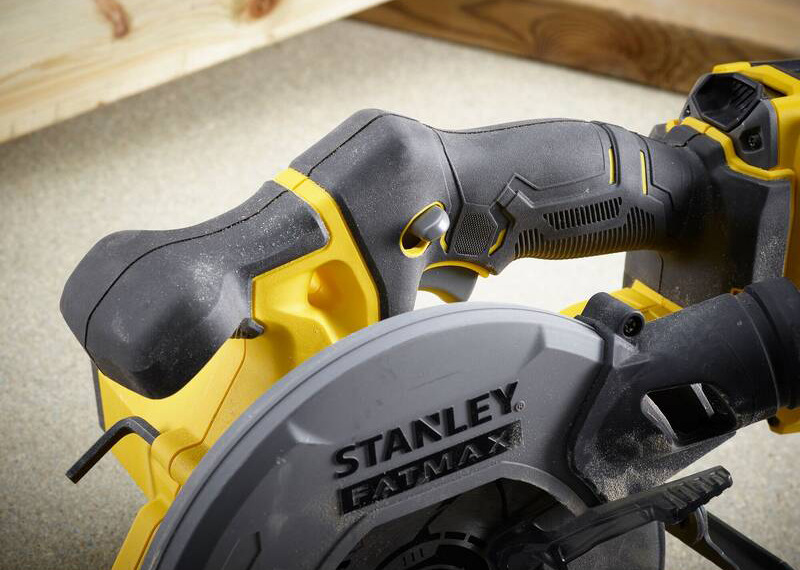 Okružní pila Stanley FatMax SFMCS500B-XJ (bez baterie)