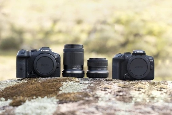 Digitální fotoaparát Canon EOS R10 + RF-S 18-150 IS STM černý Canon EOS R10, černá