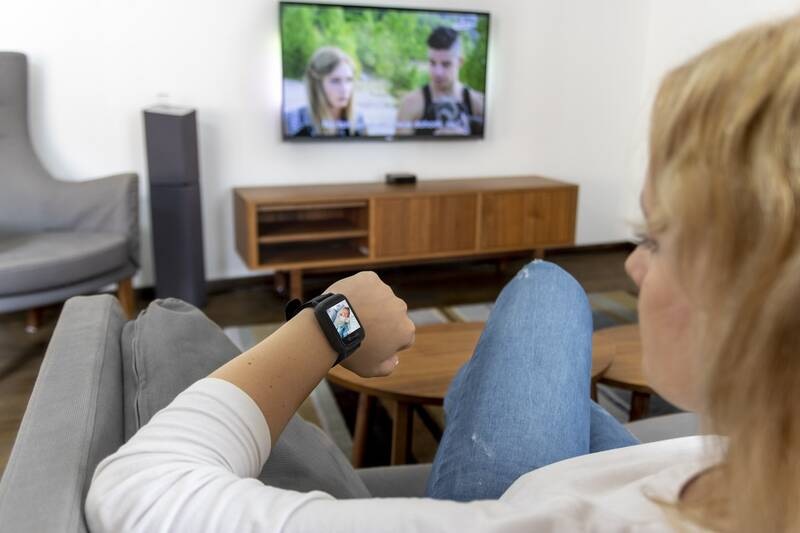 Dětská elektronická chůva TrueLife NannyWatch A15 bílá/zelená Dětská elektronická chůva TrueLife NannyWatch A15 bílá/zelená