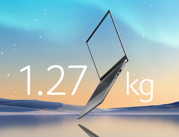 Acer TravelMate X4 14 AI váží jen 1,27 kg
