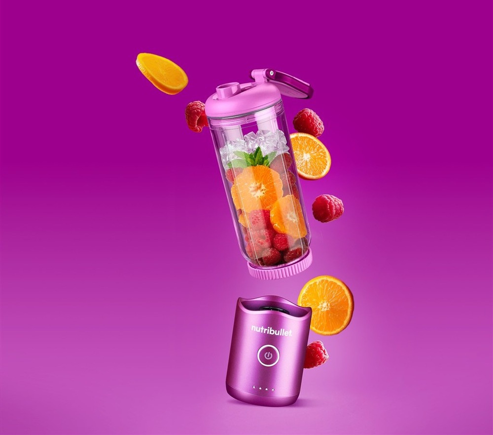Stolní mixér Nutribullet Flex NBP013VT naplněný čerstvým ovocem