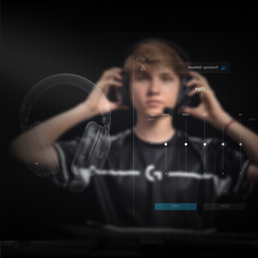 Headset Logitech PRO X3 LIGHTSPEED Wireless bílý Hráč s nasazeným headsetem Logitech PRO X 3 LIGHTSPEED Wireless v herním prostředí