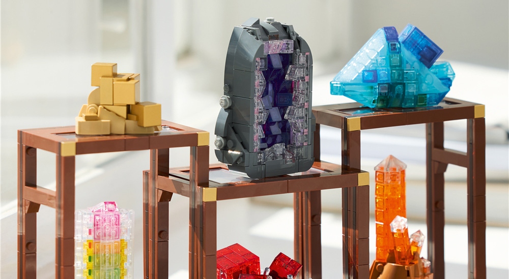 Šest minerálů v různých barvách umožňuje sestavit působivou sbírku krystalů z kostek LEGO.