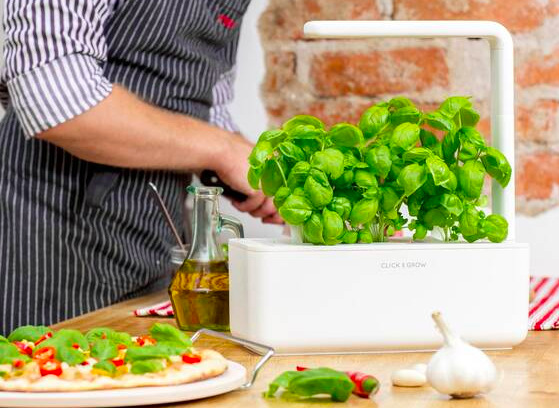 Chytrý květináč Click and Grow Smart Garden 3 bílý Chytrý květináč Click and Grow Smart Garden 3 - bílý
