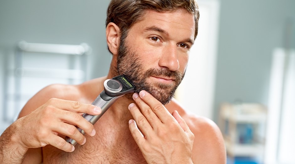 Zastřihovač vousů Philips OneBlade Pro QP6620/20 Face + Body černý Zastřihovač vousů Philips OneBlade Pro QP6620/20 Face + Body černý