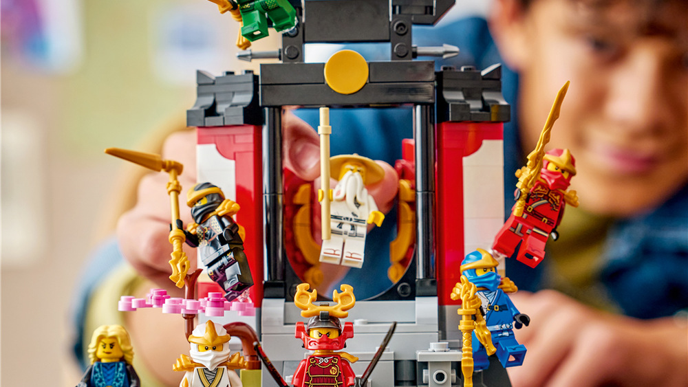 Osm minifigurek LEGO z první řady umožní rozehrát známé scény i vymýšlet vlastní nindžovská dobrodružství.