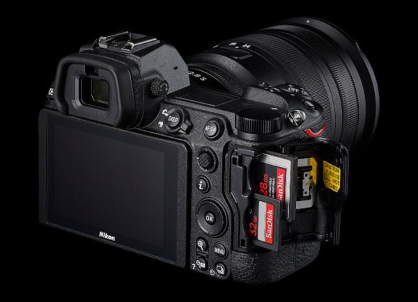 Digitální fotoaparát Nikon Z 6II + 24-200MM KIT černý Nikon Z 6II tělo, černá