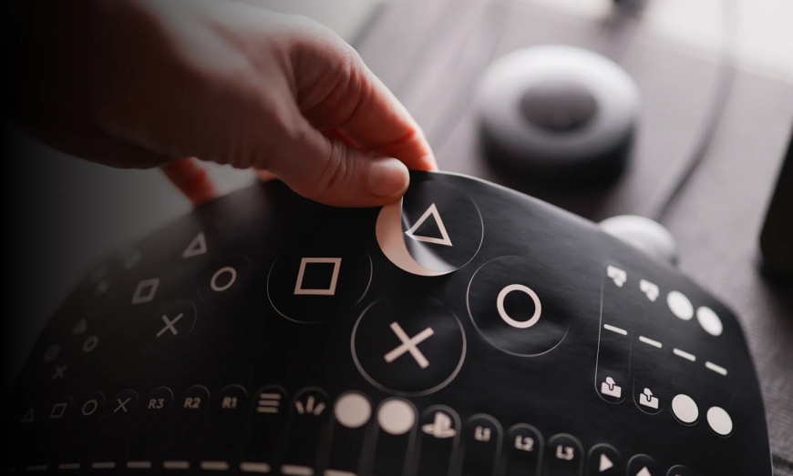Samolepicí štítky pro označení tlačítek sady Logitech G Adaptive Gaming Kit pro PS5