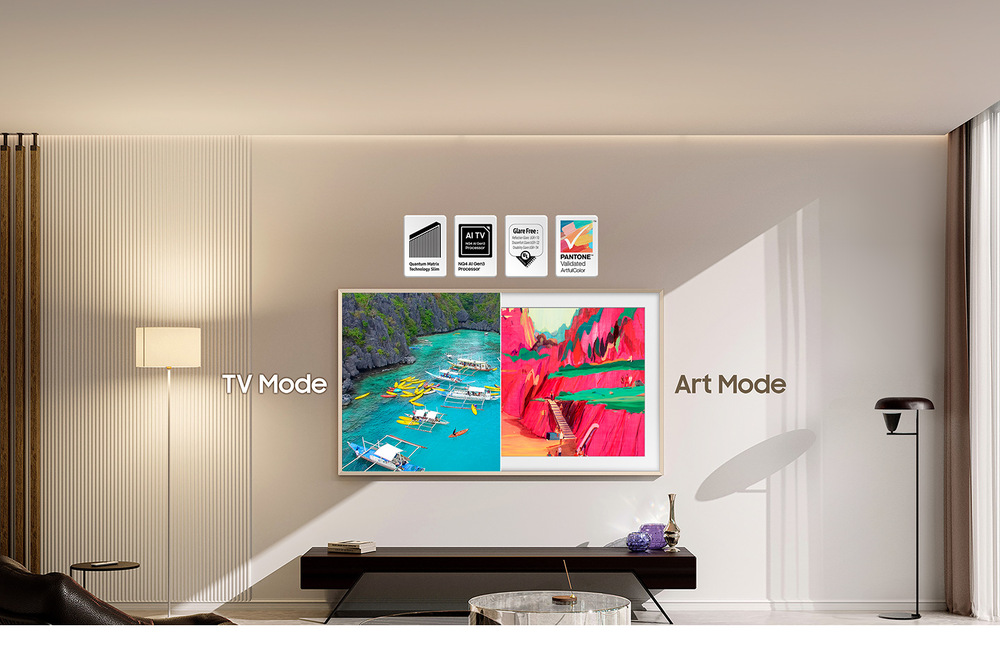 Televize Samsung QE65LS03FW Televize Samsung QE65LS03FW na zdi obývacího pokoje, rozpůlená obrazovka, vlevo TV mód, vpravo Art mód