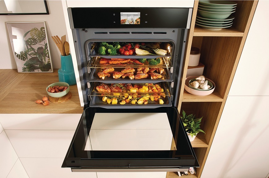 Trouba Gorenje Black Line BCS798S24BG černá Vestavná trouba s párou Gorenje BCS798S24BG, černá, víceúrovňové pečení